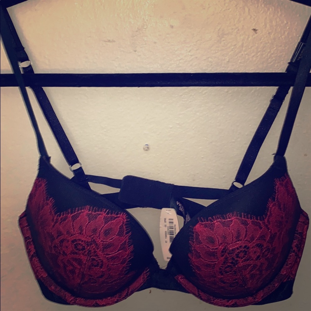 NWT red black Victoria secret bra 34C